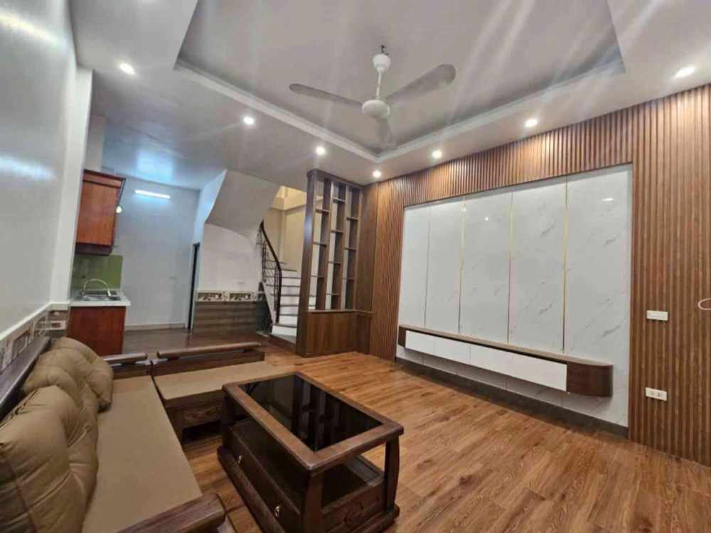 36 M2 Nhà Đẹp Thạch Bàn – Full Nội Thất – Ô Tô Đỗ Cửa