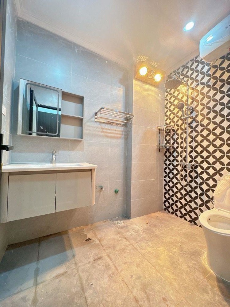 Bán Nhà - Đức Giang - Việt Hưng - Nhà 5 Tầng Dân Xây Mới Tinh - Thiết Kế Hiện Đại - 31M - Nhỉnh 7