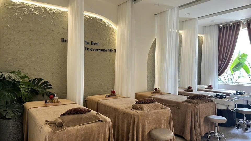 Sang Nhượng Spa Tâm Huyết Ngay Trung Tâm Chánh Nghĩa – Full Nội Thất Cao Cấp, Chỉ Việc Vào Kinh