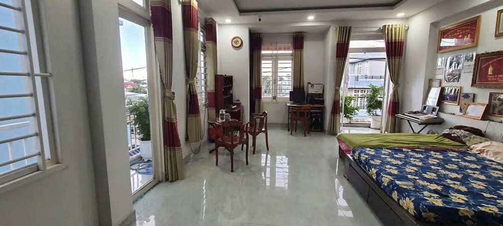Bán Nhà 1 Trệt 3 Lầu (7X18) Đường 8M Thông Gần Tô Ký, Chợ Ba Bầu