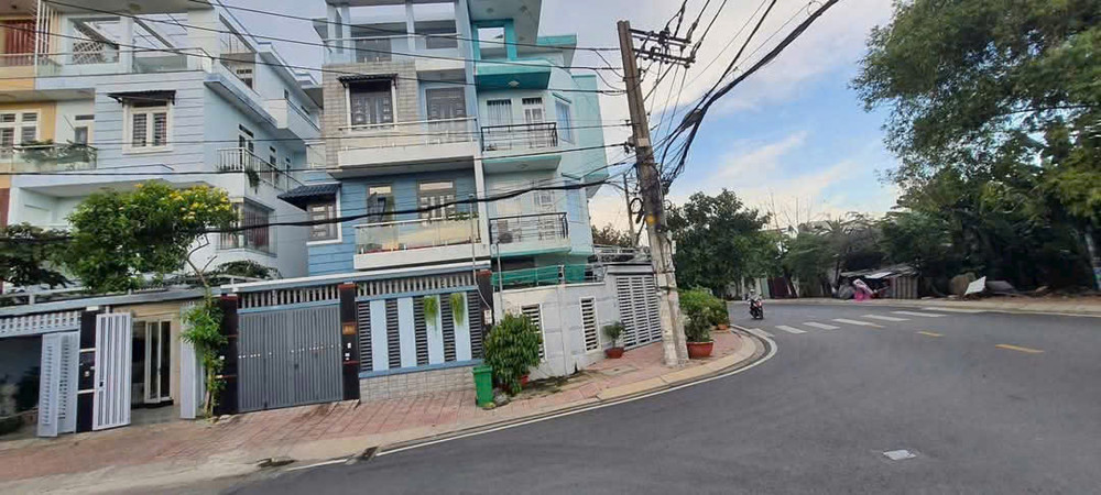 Bán Nhà 1 Trệt 3 Lầu (7X18) Đường 8M Thông Gần Tô Ký, Chợ Ba Bầu