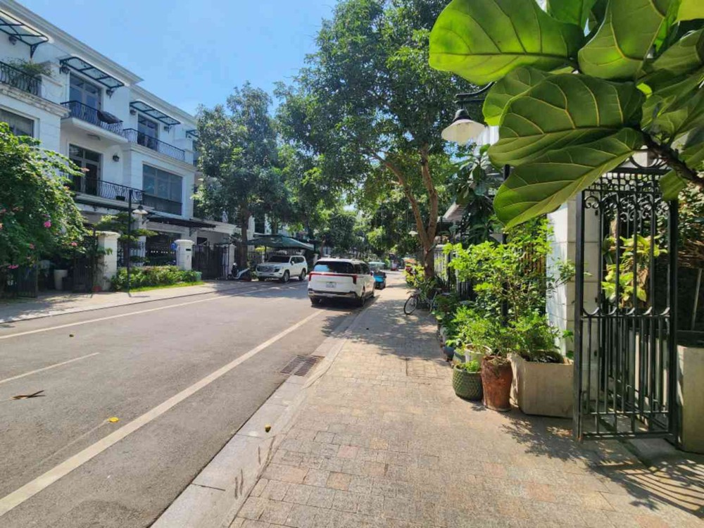 Bán Biệt Thự Vinhomes Riverside 83M2- An Sinh Tối Thượng- Hơn 30 Tỷ