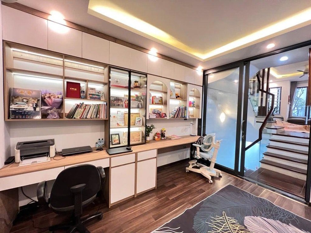 Bán Nhà Hoa Hậu Long Biên - Chủ Tự Xây - Gara Ô Tô - Nhà Cực Thoáng - Nội Thất Đẹp Chủ Để Lại 99% 