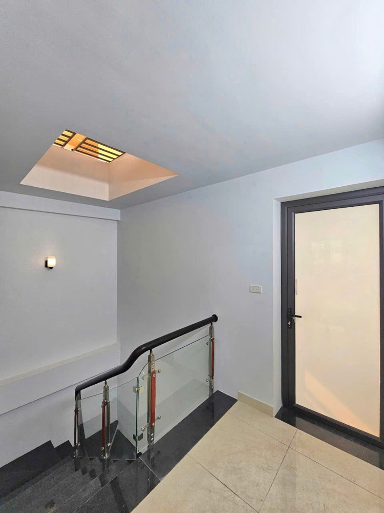Bán Nhà Đẹp Thạch Bàn – Ngõ Ô Tô – Nội Thất Sang Xịn Giá Nhỉnh 10 Tỷ