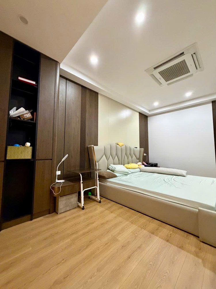 Bán Nhà Hoa Lâm 64M 6 Tầng Thang Máy Ngay Sau Go Long Biên Giá 18 Tỷ