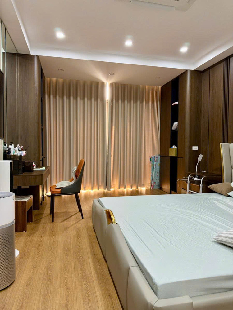 Bán Nhà Hoa Lâm 64M 6 Tầng Thang Máy Ngay Sau Go Long Biên Giá 18 Tỷ
