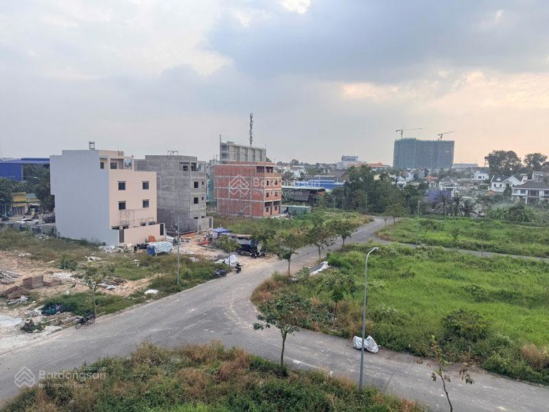 Lô Góc Sát Trường Đại Học, Khu Công Nghệ Cao Và Bệnh Viện Chỉ 100M. Giá Thương Lượng Với Chủ