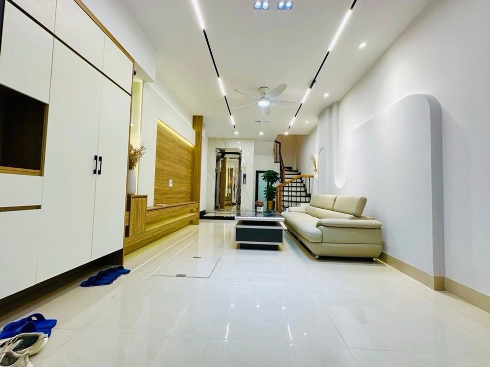 Giảm Sốc Gần 2 Tỷ , Chủ Bán Gấp Nhà Ngọc Thụy Nhỉnh 9 Tỷ - 43M, 6 Tầng, Thang Máy Xịn Xò