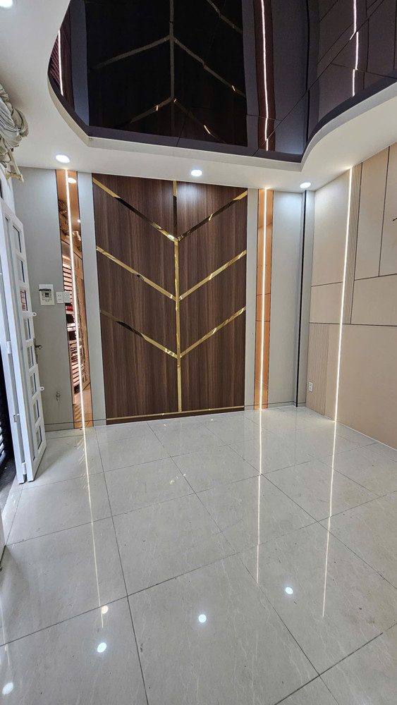 Bán Nhà Sát Mặt Tiền Lại Cạnh Q1 Trung Tâm Q4ngang 8 Diện Tích Sd 100M2đúc Bê Tông 4 Tấm Có