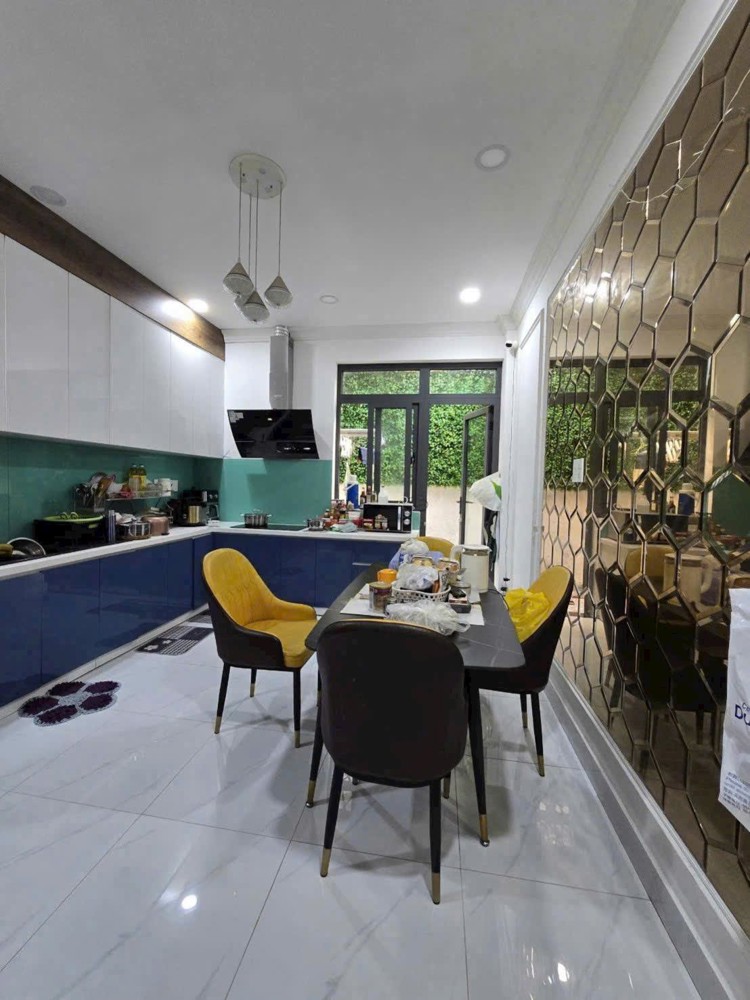 Chú Hải Cần Bán Nhà Đường Quận 7, Gần Vincom, Giá 6.9 Tỷ, Tặng Nội Thật