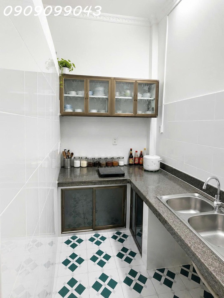 Nhà Nở Hậu Đẹp–sát Mt-Trước Cổng Trường Phan Bội Châu