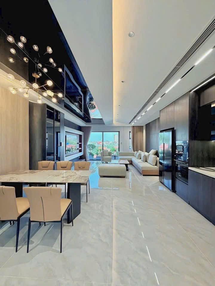 Hiếm Vô Cùng– Long Biên -Cạnh Aeon Mall43m2 X 6 Tầng - Thang Máy – Full Nội Thất Cao Cấp – Chỉ