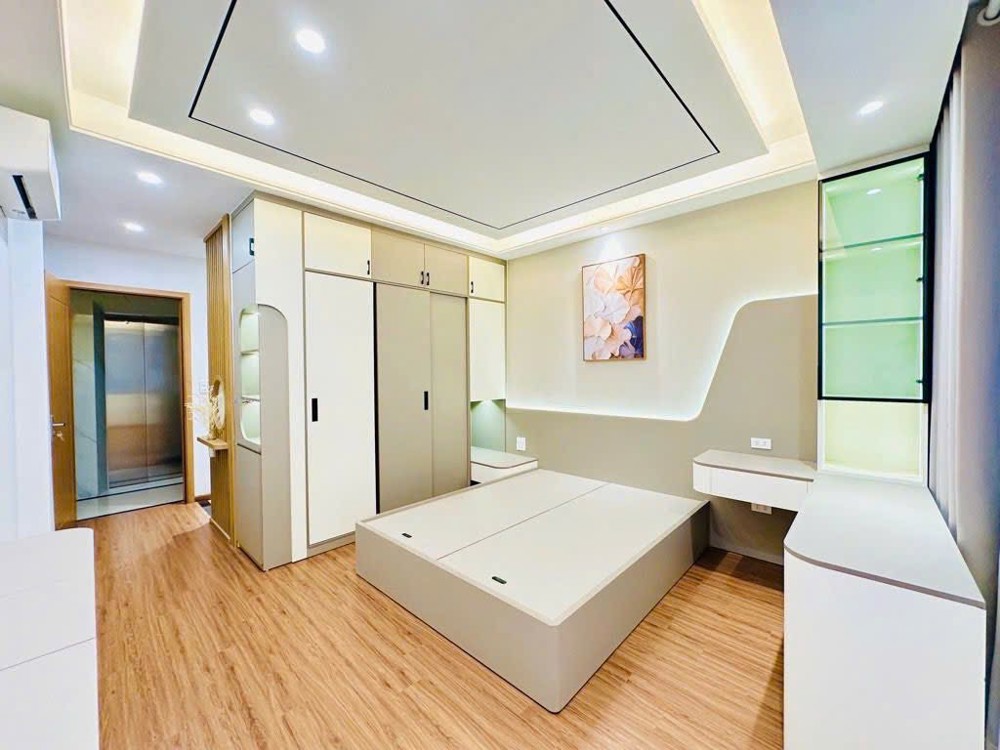 Hiếm Vô Cùng– Long Biên -Cạnh Aeon Mall43m2 X 6 Tầng - Thang Máy – Full Nội Thất Cao Cấp – Chỉ