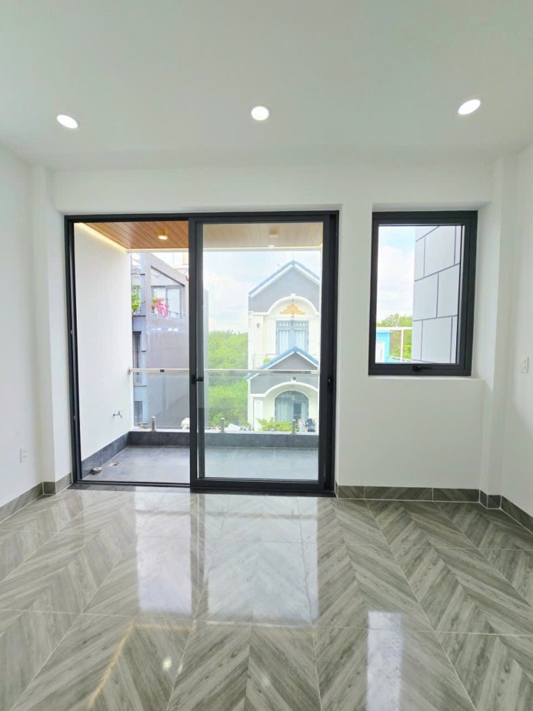 Bán Nhà Mặt Phố Đường Trường Lưu, Q9, Thủ Đức, Tp Hcm. Dt 50M2, 3 Tầng, Sh. Giá 4,7 Tỷ