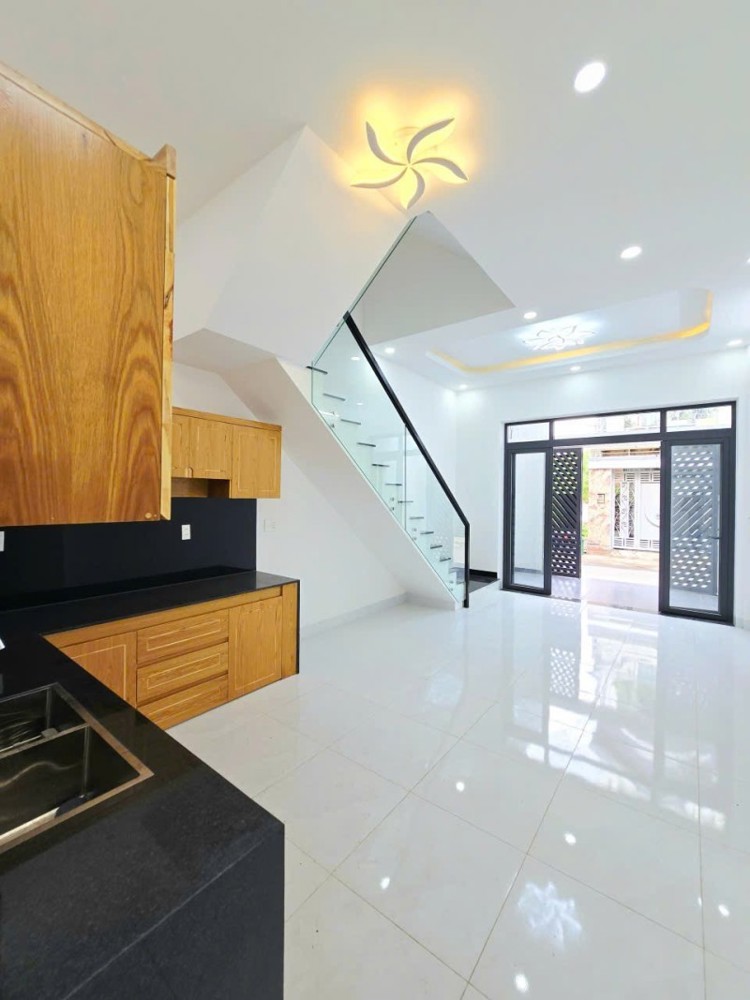 Bán Nhà Mặt Phố Đường Trường Lưu, Q9, Thủ Đức, Tp Hcm. Dt 50M2, 3 Tầng, Sh. Giá 4,7 Tỷ