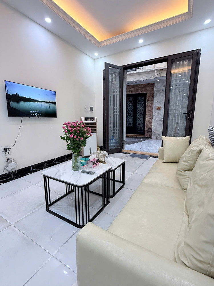 Bán Gấp Nhà 6 Tầng Dân Xây Phúc Lợi Full Nội Thật, Ngõ Gân Ô Tô