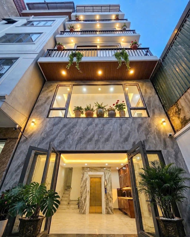 Hàng Hiếm Ngọc Thụy - Long Biên- Hơn 9,5 Tỷ – Phân Lô – 7 Tầng Thang Máy – Ô Tô Gần