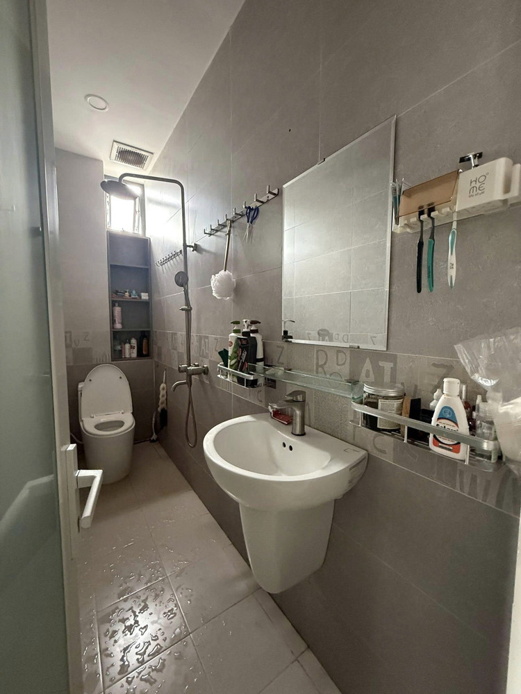 Bán Nhà Mặt Tiền Trường Sa - Gần Lê Văn Sỹ, 5X15m, 5 Tầng - 6 Pn, Cho Thuê 40Tr, Chỉ 13,5 Tỷ