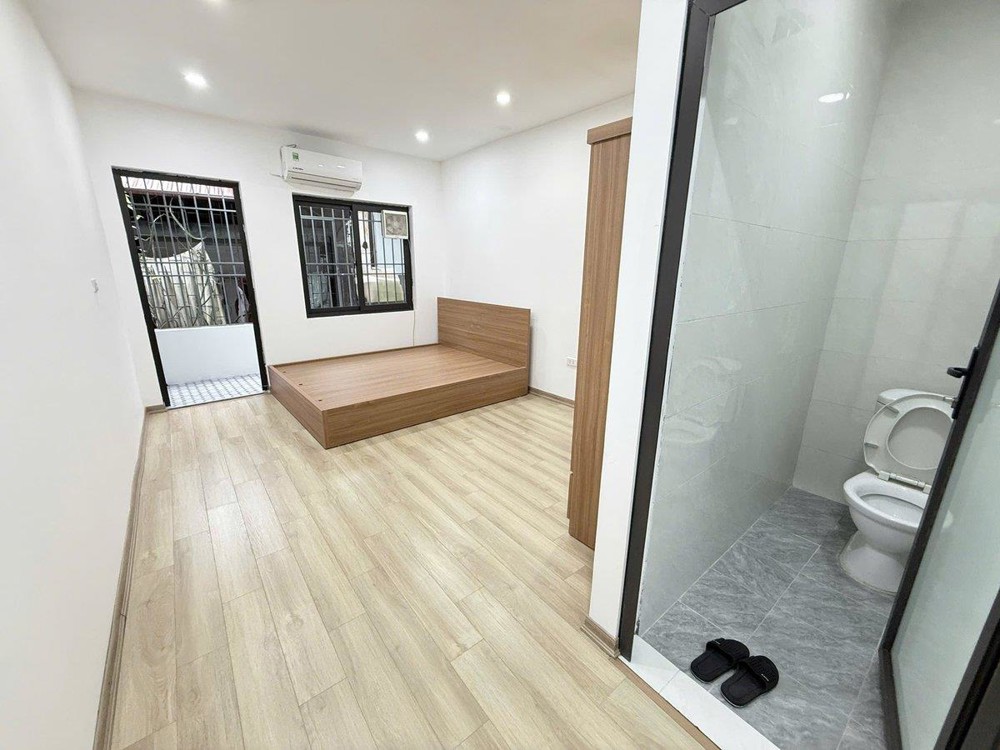 Hiếm !!! Nhà Mới Đẹp Ở Ngay-Thang Máy Nhập Khẩu -Ngõ Thông Thoáng Ba Gác Tránh-Ba Bước Chân Ra