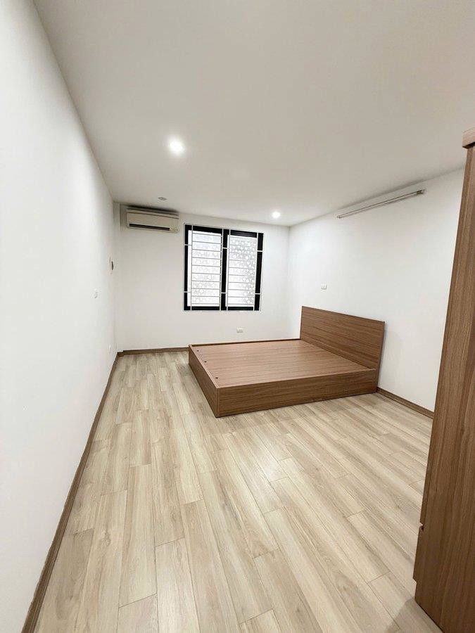 Hiếm !!! Nhà Mới Đẹp Ở Ngay-Thang Máy Nhập Khẩu -Ngõ Thông Thoáng Ba Gác Tránh-Ba Bước Chân Ra