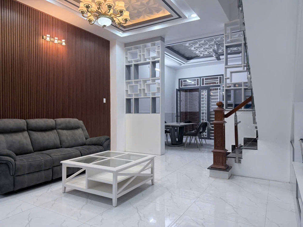 Nhà Mời Đẹp Hẻm Xe Hơi Nhà Bè (5X16,5) 3 Tầng Chỉ 7,5 Tỷ - Sổ Hồng Riêng Hoàn Công