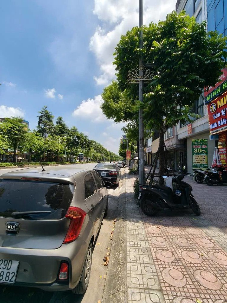Bán Đất Mặt Phố Ngô Gia Tự, Long Biên 100M2- Mt 6M- Giá Tốt 33.X Tỷ