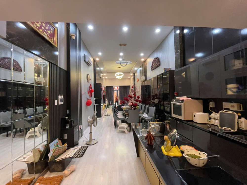 Cắt Lỗ 2,5 Tỷ - Em Chân Dài Mặt Tiền 150M² Chỉ 6,49 Tỷ, Không Mua Là Tiếc