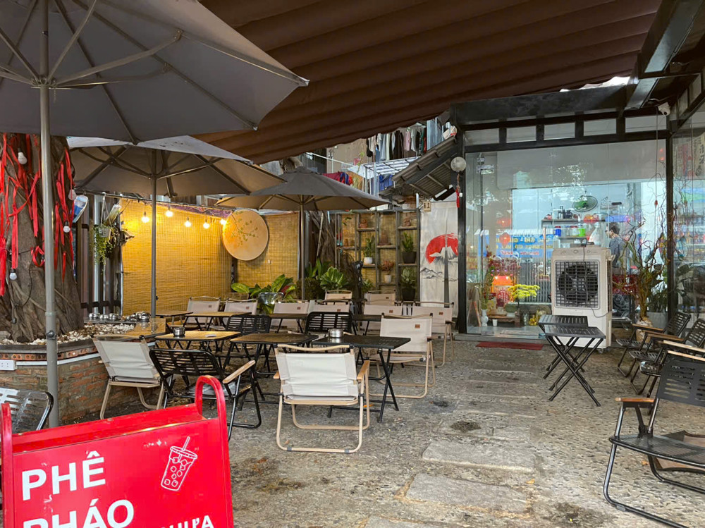 Chốt Nhanh Quán Cafe Đẹp Lắm ! Quán Caffe Vitafe - Máy Lạnh , Góc 2 Mt Mb Thuê Chỉ : 12 Tr ! Dt :