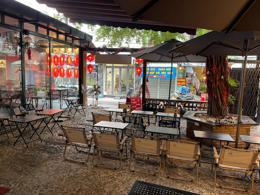 Chốt Nhanh Quán Cafe Đẹp Lắm ! Quán Caffe Vitafe - Máy Lạnh , Góc 2 Mt Mb Thuê Chỉ : 12 Tr ! Dt :