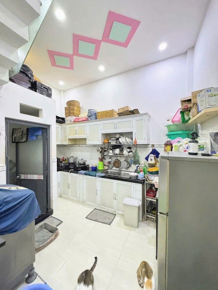 Nhà Đẹp - Giá Tốt Chính Chủ Cần Bán Nhà Lầu Bình Tân - Dt: 4 X 8 P. Bình Hưng Hòa , Bình Tân