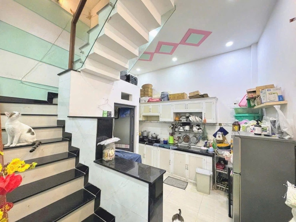Nhà Đẹp - Giá Tốt Chính Chủ Cần Bán Nhà Lầu Bình Tân - Dt: 4 X 8 P. Bình Hưng Hòa , Bình Tân