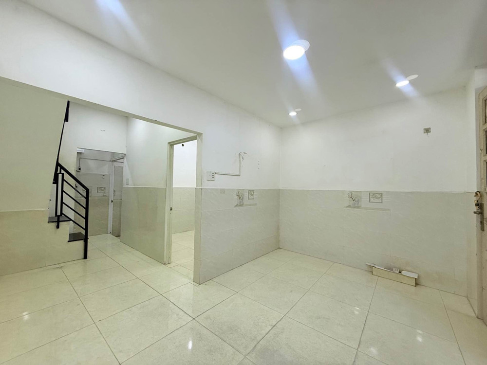 H2410 Chủ Ngợp Xiết Nợ, Bán Lỗ Hơn Giá Đền Bù!