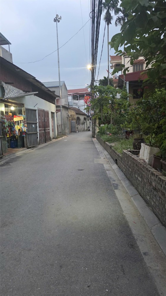 Dục Tú - Mua Đất Tặng Nhà 2 Tầng - An Ninh Tốt - Dân Trí Cao - 50M- Nhỉnh 5 Tỷ