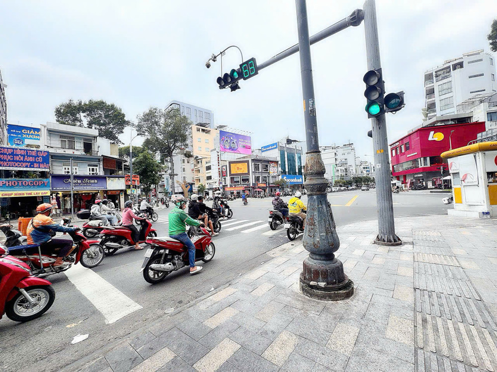 Hiếm Bán - Mặt Tiền 40M Đường Nguyễn Văn Cừ - Ngay Góc Ngã 4 Trần Hưng Đạo, Quận 1 - 145M2 - Chính