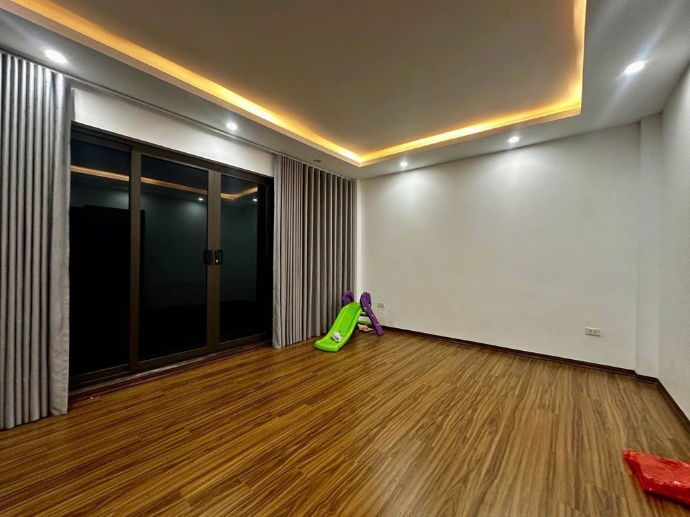 Bán Nhà Mới Dương Quảng Hàm 8,1 Tỷ – Ngõ Thông Kinh Doanh