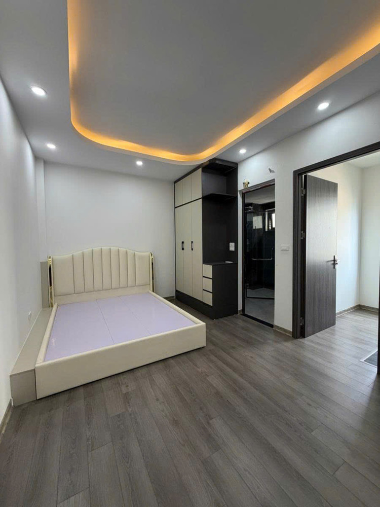 Bán Nhà Nguyễn Văn Cừ 30M 6 Tầng Mt4m Hàng Xóm Go Long Biên Nhỉnh 9 Tỷ