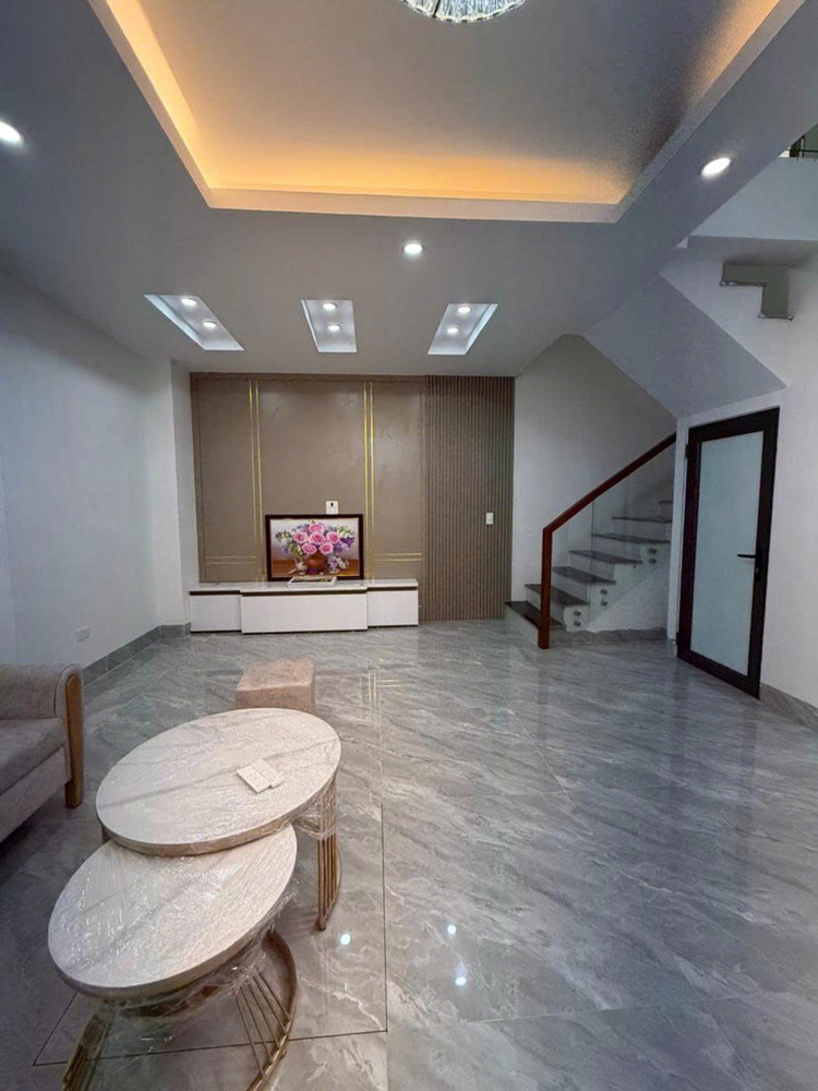 Bán Nhà Nguyễn Văn Cừ 30M 6 Tầng Mt4m Hàng Xóm Go Long Biên Nhỉnh 9 Tỷ