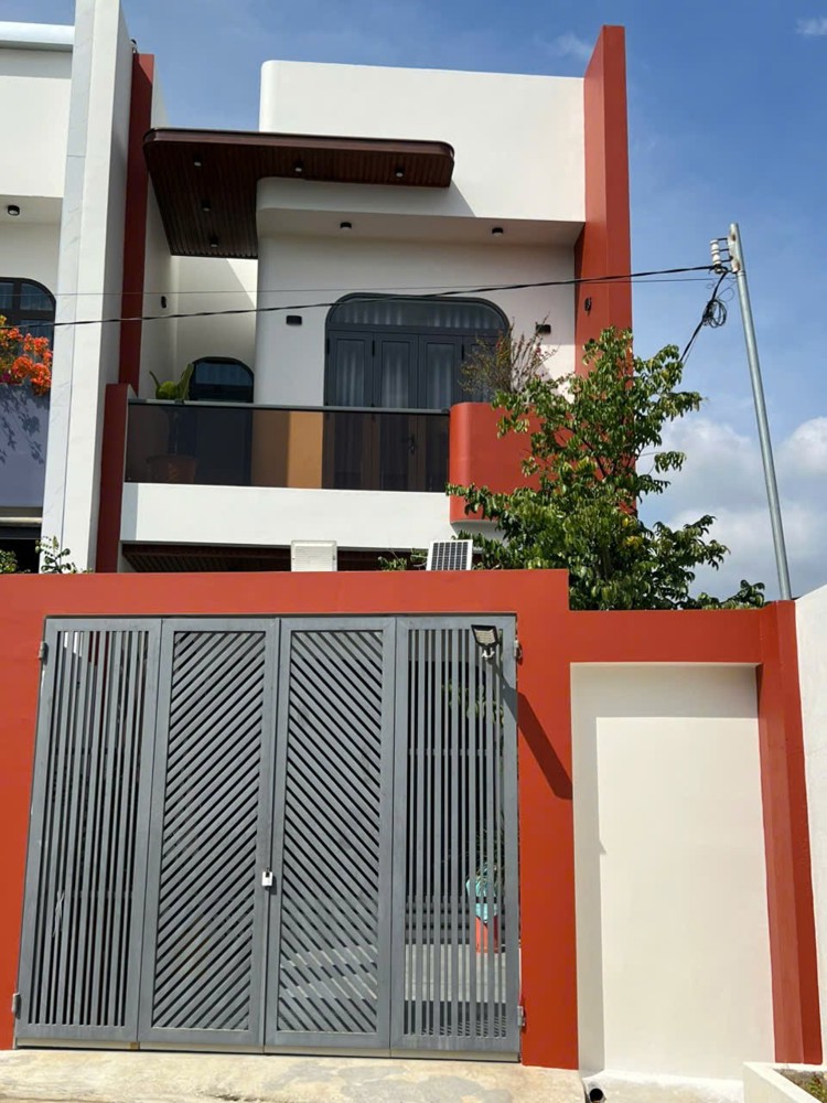 Nhà Đẹp - Giá Tốt - Chính Chủ Cần Nhượng Lại Căn Nhà 1 Trệt 1 Lầu Tại Diên Khánh , Khánh Hòa