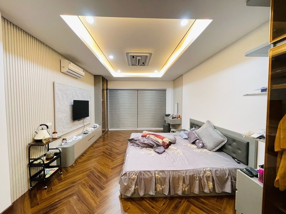 Bán Nhà Cổ Linh 70M2- 7 Tangf Thang Máy- Gara Ô Tô- Nhỉnh 20 Tỷ