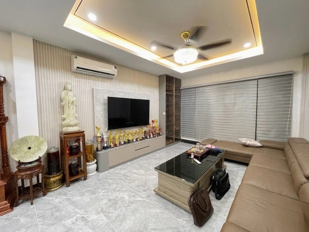 Bán Nhà Cổ Linh 70M2- 7 Tangf Thang Máy- Gara Ô Tô- Nhỉnh 20 Tỷ