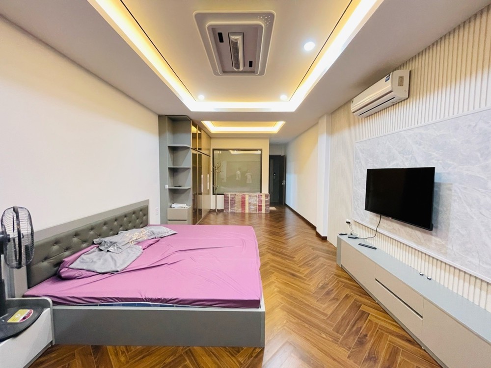 Bán Nhà Cổ Linh 70M2- 7 Tầng- Thang Máy- Gara Ô Tô- Nhỉnh 20 Tỷ
