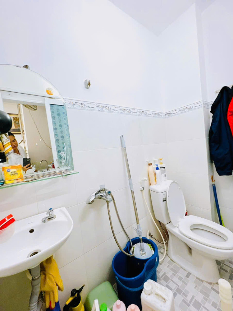 Bán Nhà Mới Xây Dựng Sát Mặt Tiền Q4 Cạnh Q1 Khu Phức Hợp - 5 Tầng - 98M2 - Bề Ngang 6.2 M Có 4