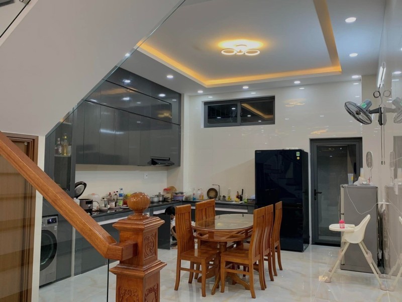 Bán Nhà Mặt Phố Đường Số 13, Long Bình, Thủ Đức, Tp Hcm. Dt 105M2, 4 Tầng. Giá 7,5 Tỷ