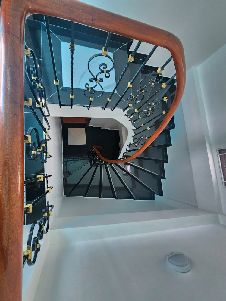 Cho Thuê Nhà, 97M2- 5T, Nguyễn Trường Tộ, Hàng Than, Trấn Vũ -26 Tr