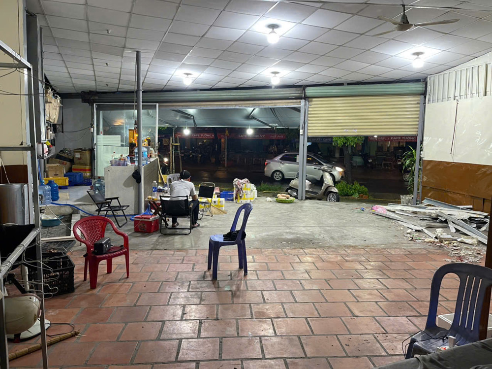 Mb Cho Thuê Ngang 12M , Đẹp Lắm – Vị Trí Đắc Địa Ngay Ngã Tư Lớn , Cách Đèn Xanh Đèn Đỏ 10M, Tel :