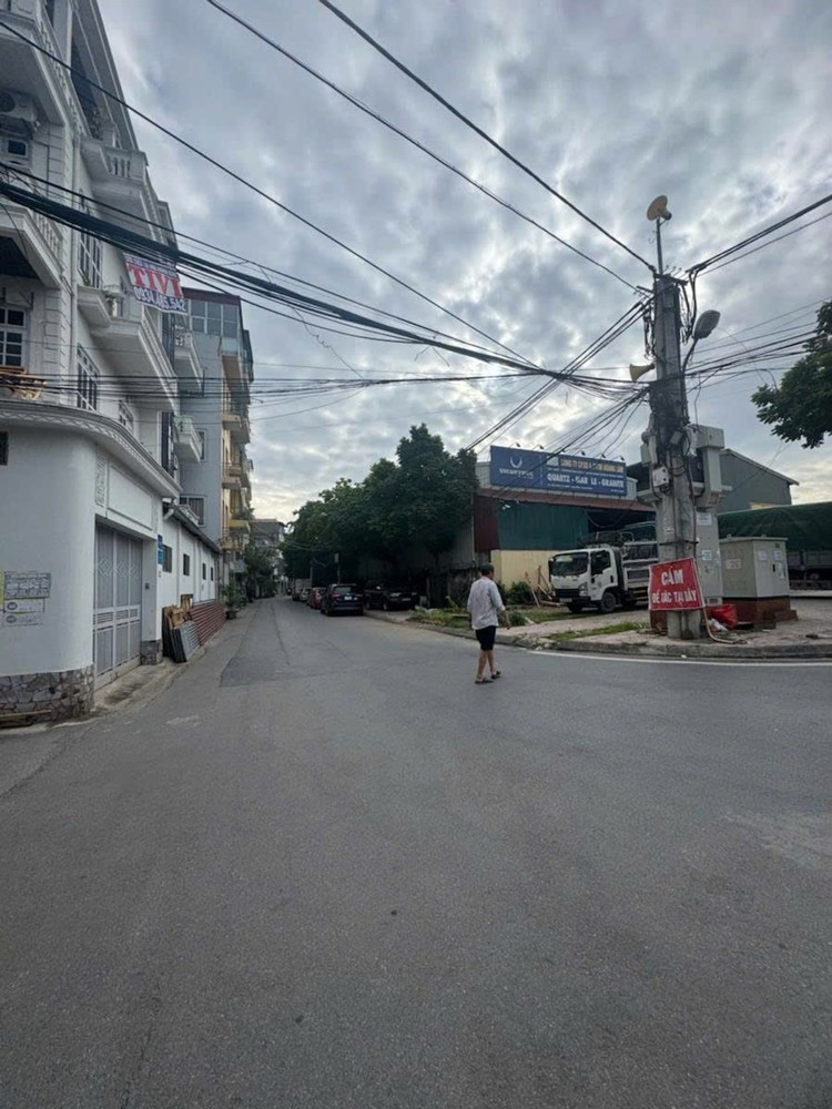 Nhà Thật Sài Đồng Long Biên 18 Tỷ 100M Lô Góc Ô Tô Đỗ Cửa