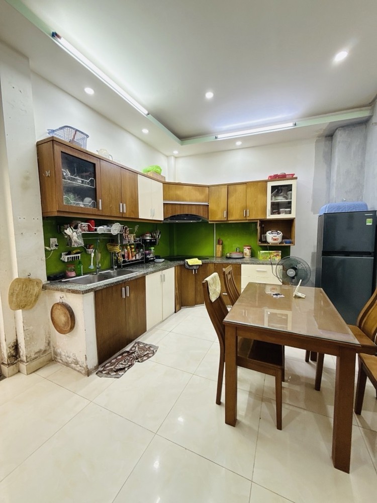 H2434 Sợ Cảnh Hẻm Nhỏ Xe Không Vào Được? Căn Này Đường Thông 8M!