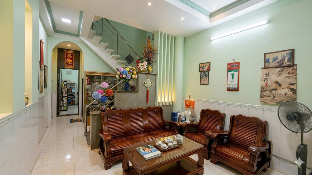 Ngay Nguyễn Sơn - Tân Phú -Hẻm Xe Hơi Né - Nhà 3 Tầng -80M2 - Chỉ Nhỉnh 8 Tỷ