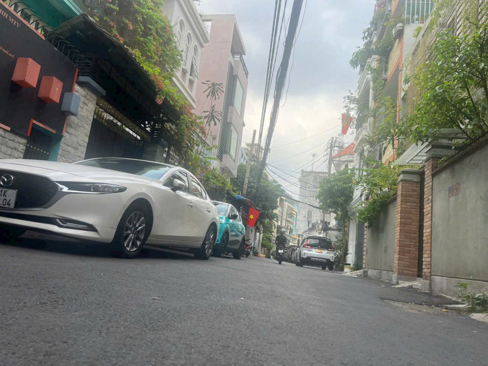 Ngay Nguyễn Sơn - Tân Phú -Hẻm Xe Hơi Né - Nhà 3 Tầng -80M2 - Chỉ Nhỉnh 8 Tỷ