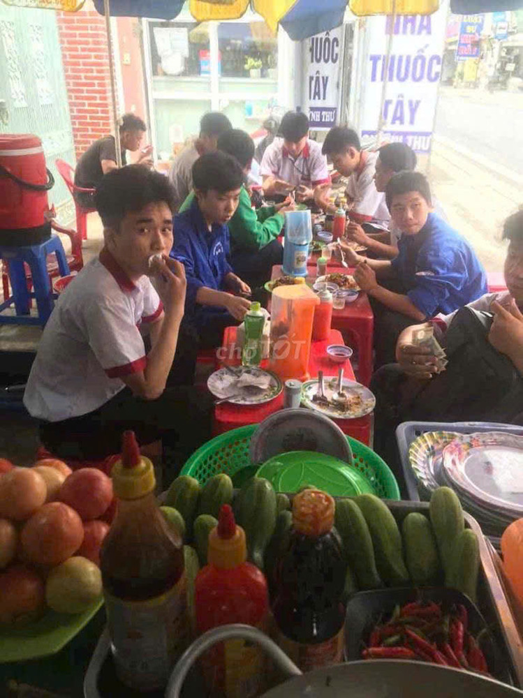 Sang Quán Cơm Đang Hoạt Động Ổn Định – Mặt Bằng Không Cọc, Thuê Chỉ 4 Triệu/tháng